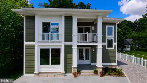 132 N Earley St, Alexandria, VA 22304