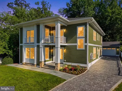 132 N Earley St, Alexandria, VA 22304