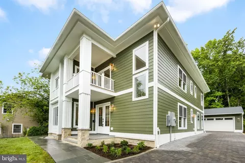 132 N Earley St, Alexandria, VA 22304