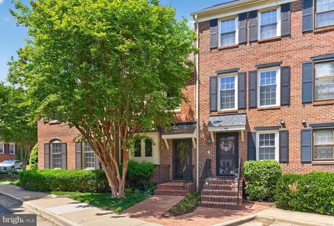 711 W Abingdon Ct, Alexandria, VA 22314