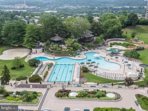 205 Yoakum Pkwy #1502, Alexandria, VA 22304