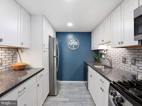 5250 Valley Forge Dr #109, Alexandria, VA 22304