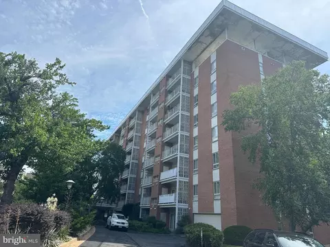 5250 Valley Forge Dr #109, Alexandria, VA 22304