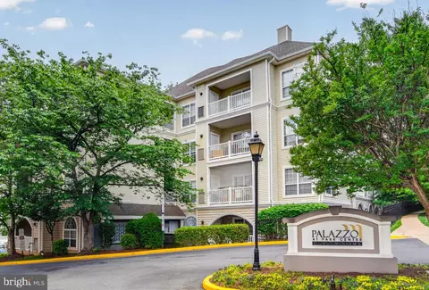 4560 Strutfield Ln #1103, Alexandria, VA 22311