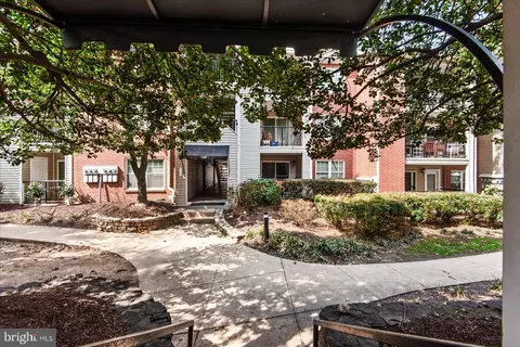 3308 Wyndham Cir #221, Alexandria, VA 22302