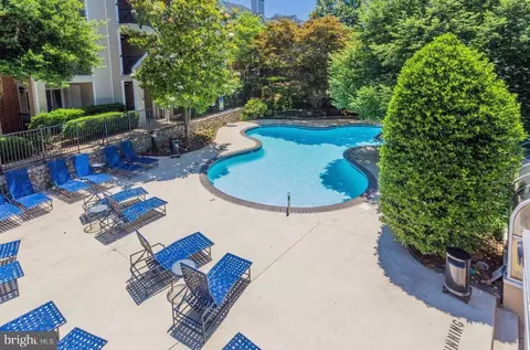 3308 Wyndham Cir #221, Alexandria, VA 22302