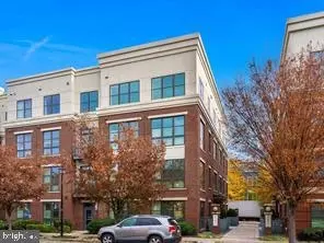 815 N Patrick St #202, Alexandria, VA 22314