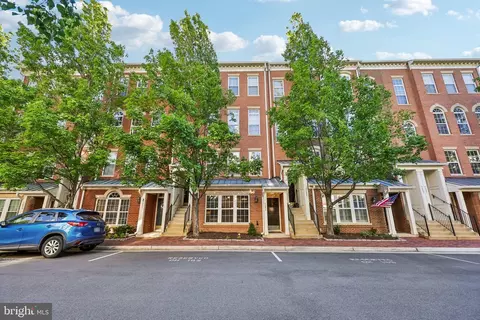 5091 Donovan Dr, Alexandria, VA 22304