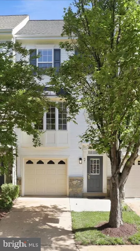 3843 Watkins Mill Dr, Alexandria, VA 22304