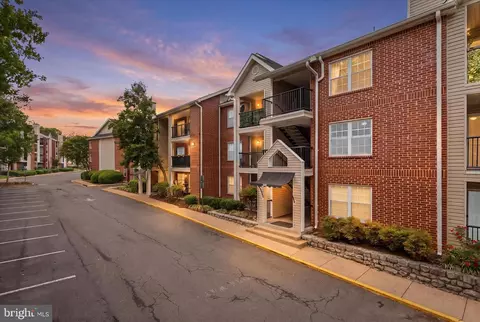 3308 Wyndham Cir #218, Alexandria, VA 22302