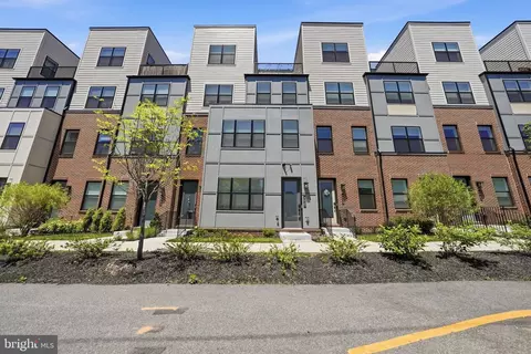 4927 Eisenhower Ave, Alexandria, VA 22304