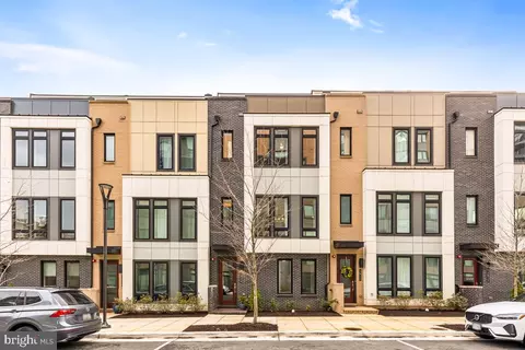 2820 Telek Pl, Alexandria, VA 22314