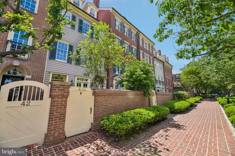 42 Wolfe St #A, Alexandria, VA 22314