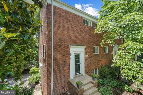 3226 Gunston Rd, Alexandria, VA 22302