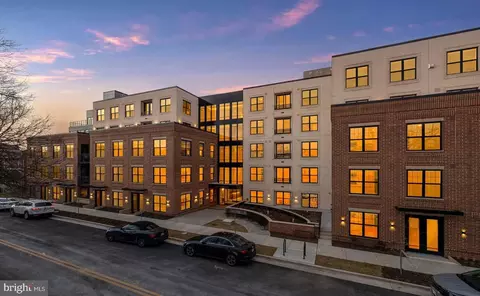 811 N Columbus St #410, Alexandria, VA 22314