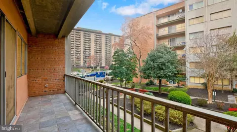 5851 Quantrell Ave #109, Alexandria, VA 22312
