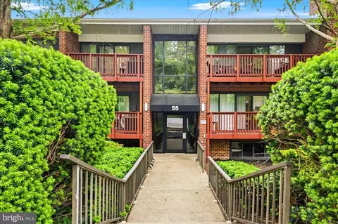 55 Skyhill Rd #101, Alexandria, VA 22314