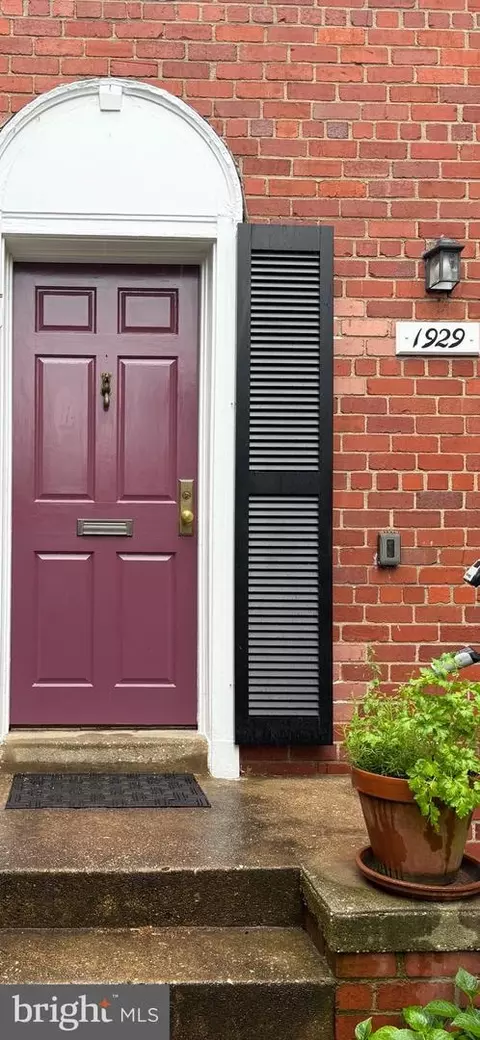 1929 N Quaker Ln, Alexandria, VA 22302