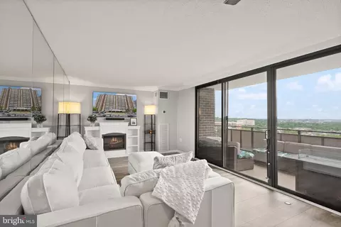 250 S Reynolds St #801, Alexandria, VA 22304