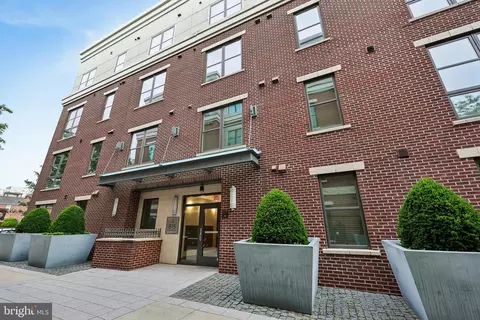 815 N Patrick St #410, Alexandria, VA 22314