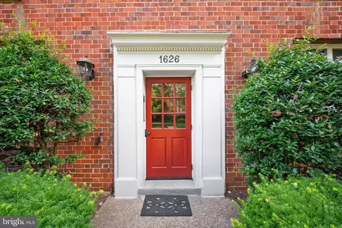 1626 W Abingdon Dr W #302, Alexandria, VA 22314