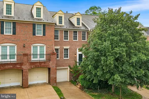 1132 Quaker Hill Ct, Alexandria, VA 22314