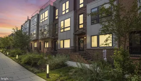 423 Nottoway Walk, Alexandria, VA 22304