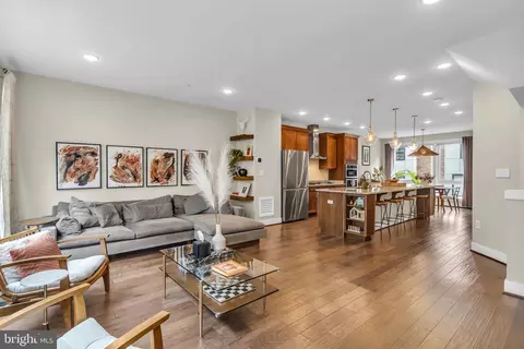 423 Nottoway Walk, Alexandria, VA 22304