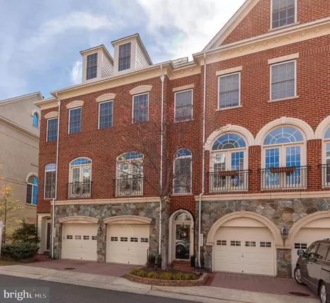 5139 Brawner Pl, Alexandria, VA 22304