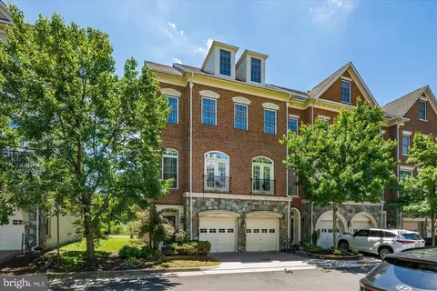 5139 Brawner Pl, Alexandria, VA 22304