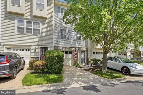 112 Cahill Dr, Alexandria, VA 22304