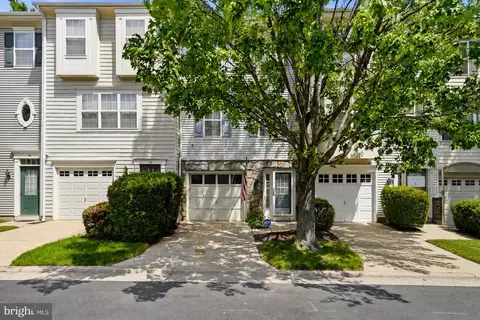 112 Cahill Dr, Alexandria, VA 22304