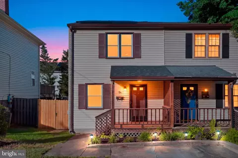 9 Leadbeater St #1/2, Alexandria, VA 22305