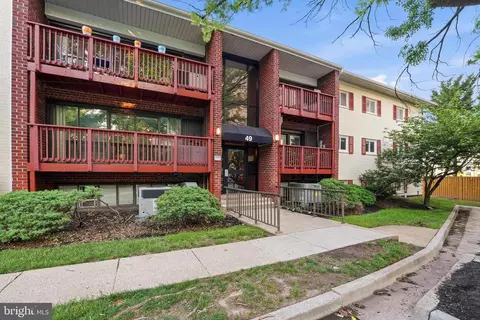 49 Skyhill Rd #204, Alexandria, VA 22314