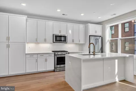136 Pepperell St, Alexandria, VA 22304
