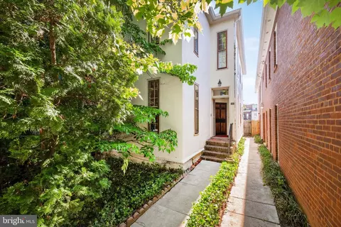 215 N Columbus St, Alexandria, VA 22314