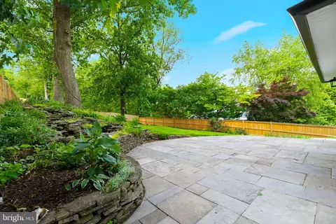250 Aspen St, Alexandria, VA 22305