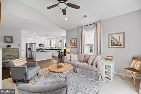 5090 Donovan Dr #102, Alexandria, VA 22304
