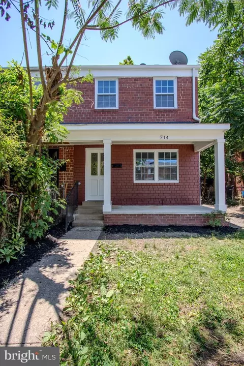 714 Four Mile Rd, Alexandria, VA 22305