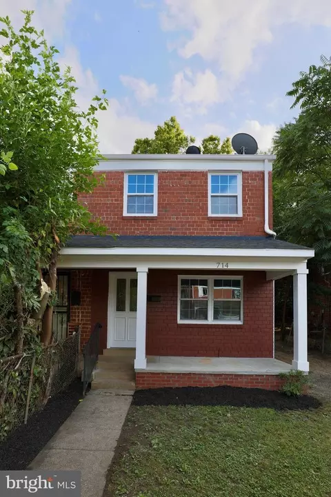 714 Four Mile Rd, Alexandria, VA 22305