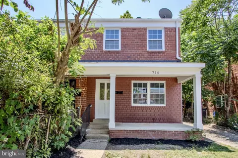 714 Four Mile Rd, Alexandria, VA 22305