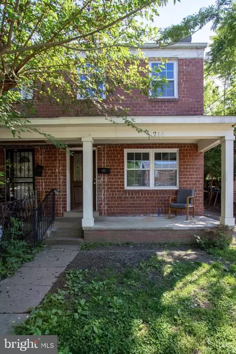 714 Four Mile Rd, Alexandria, VA 22305