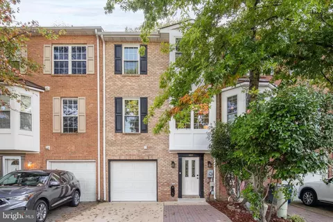 122 Sanborn Pl, Alexandria, VA 22305
