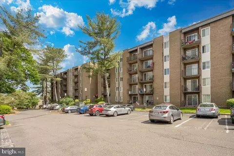 60 S Van Dorn St #511, Alexandria, VA 22304