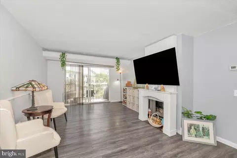 60 S Van Dorn St #511, Alexandria, VA 22304