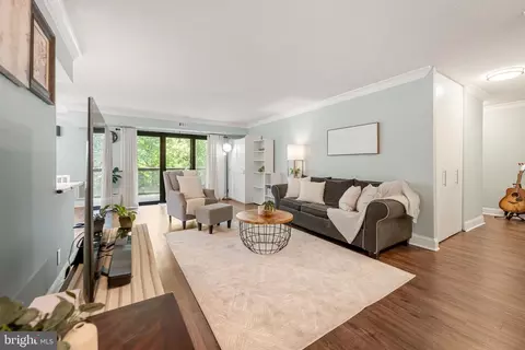 203 Yoakum Pkwy #609, Alexandria, VA 22304