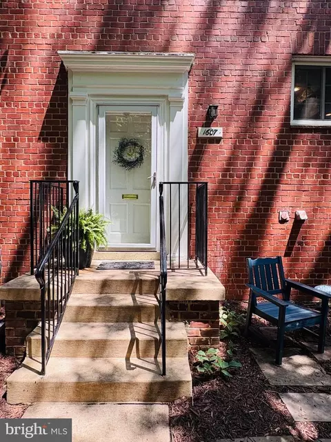 1607 Preston Rd, Alexandria, VA 22302