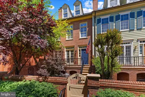 68 Wolfe St, Alexandria, VA 22314