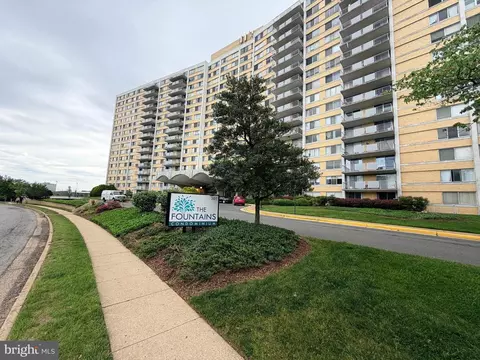 301 N Beauregard St #1202, Alexandria, VA 22312