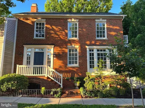 808 Oronoco St, Alexandria, VA 22314